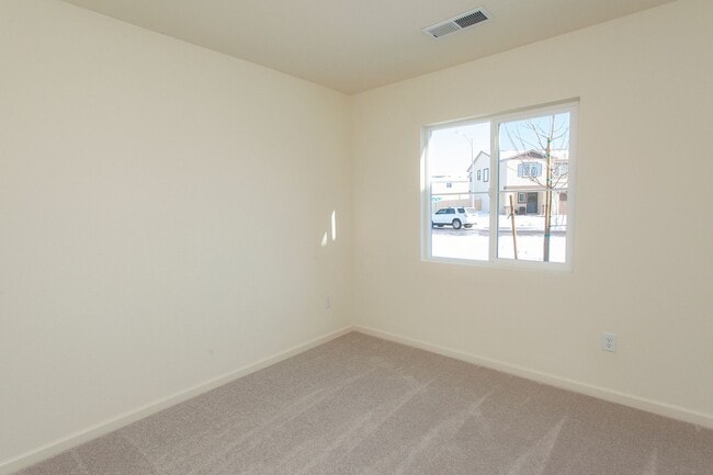 Building Photo - 8981 Quail Fls Dr