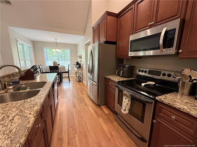 Building Photo - 275 Maplewood Dr