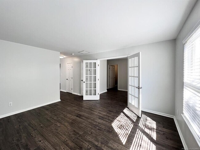 Building Photo - 120 Low Ridge Rd