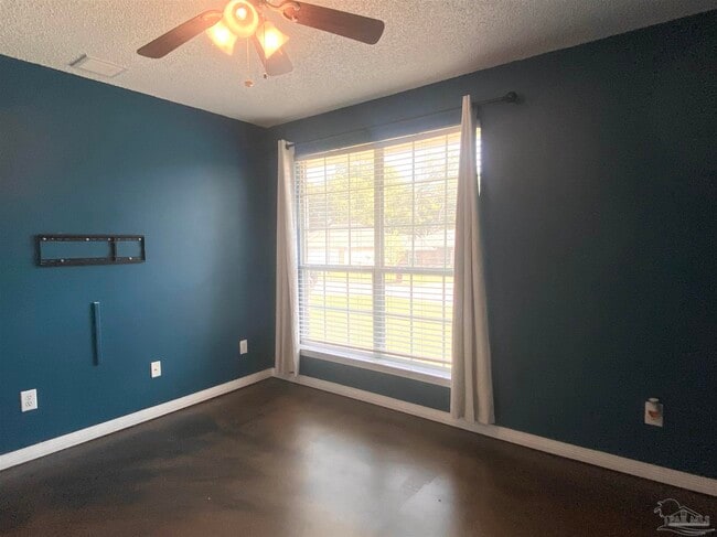 Building Photo - 6425 Sarasota St