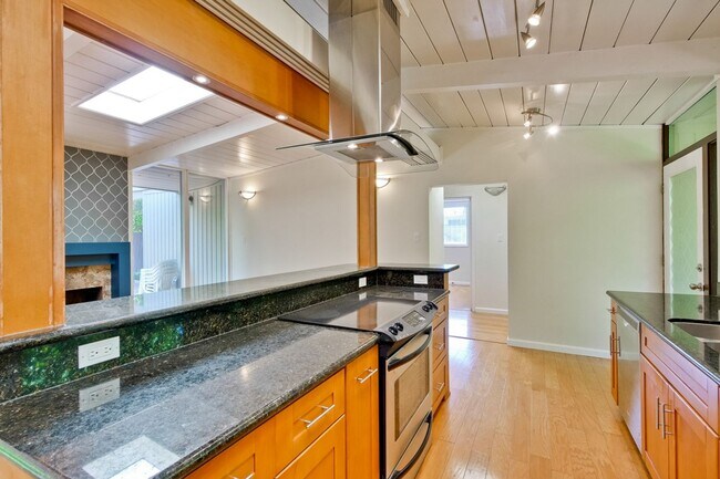 Building Photo - Mountain View Home l Spacious Open Layout Bright and Private Yard