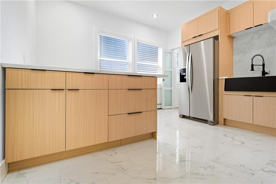 Building Photo - 170 Broadway, A