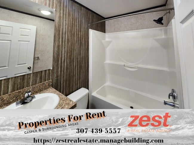 Building Photo - 1661 Scenic St