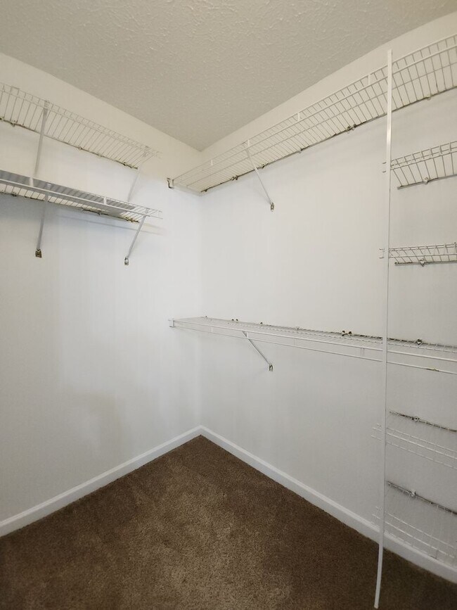 Building Photo - 205 Ashcroft Dr