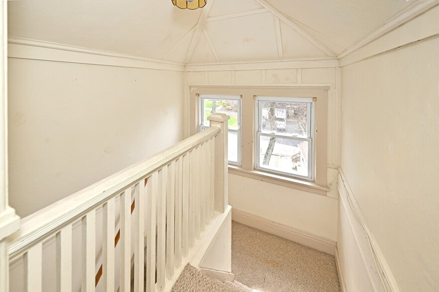 Building Photo - 211 Godwin Ave