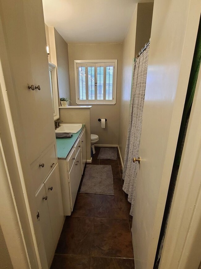 Building Photo - ** 3 Bedroom Rental Steps From Pollard Par...