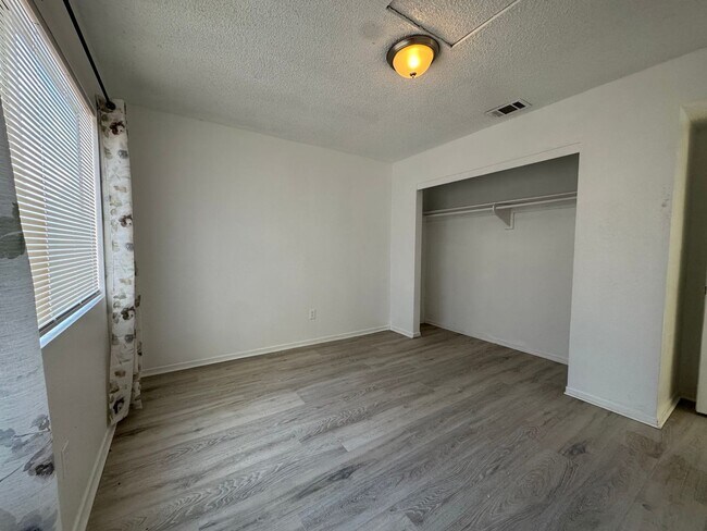 Building Photo - MeadSt221-223