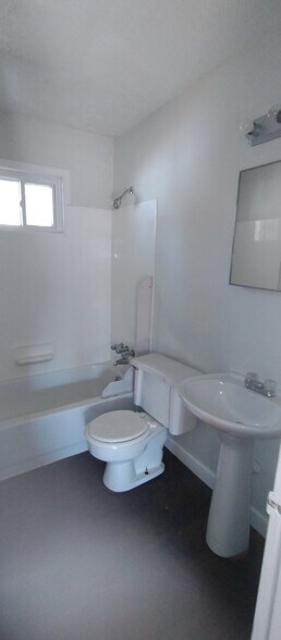 Building Photo - 2667 Dr Carver Rd