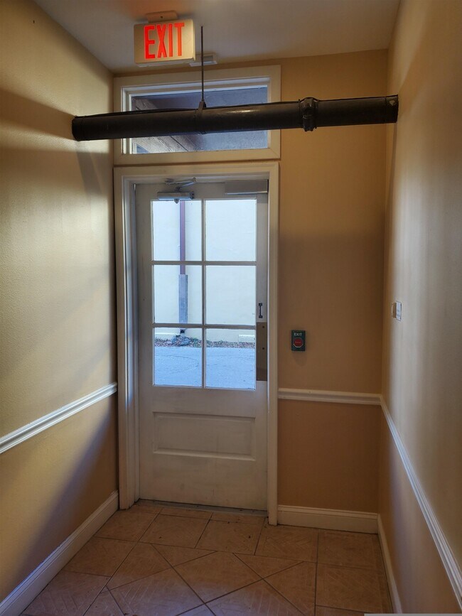 Building Photo - 4 Artillery Ln
