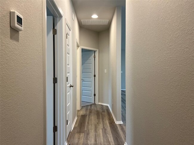 Building Photo - 13 Bent Trl Ln