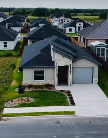 Building Photo - 5928 N Rayo del Sol St