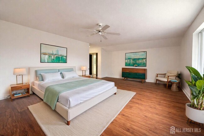 Building Photo - 470 Sayre Dr