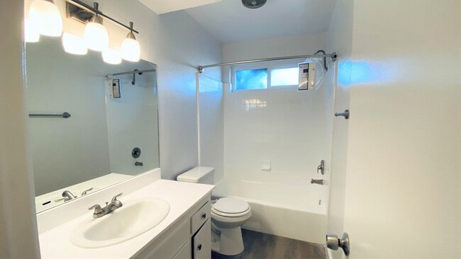 Building Photo - Stunning Upgraded 1 Bed/1 Bath with a Spacious Floorplan & Balcony!