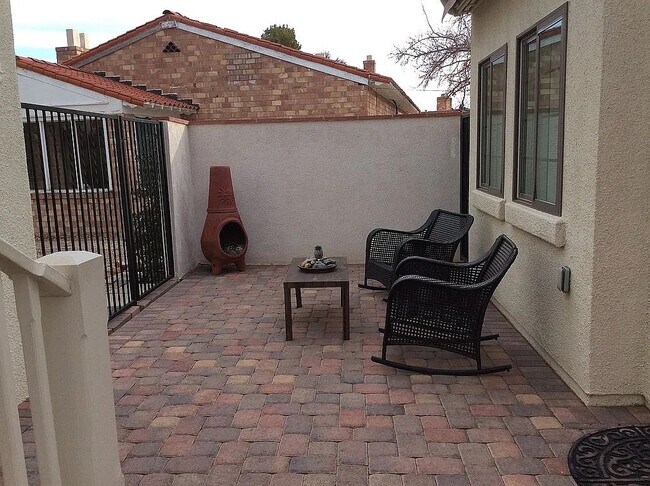 Building Photo - 304 Nevada Way