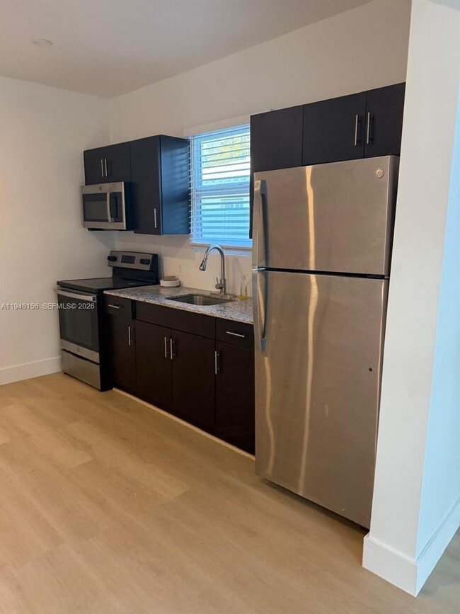 Building Photo - 21 NE 48th St