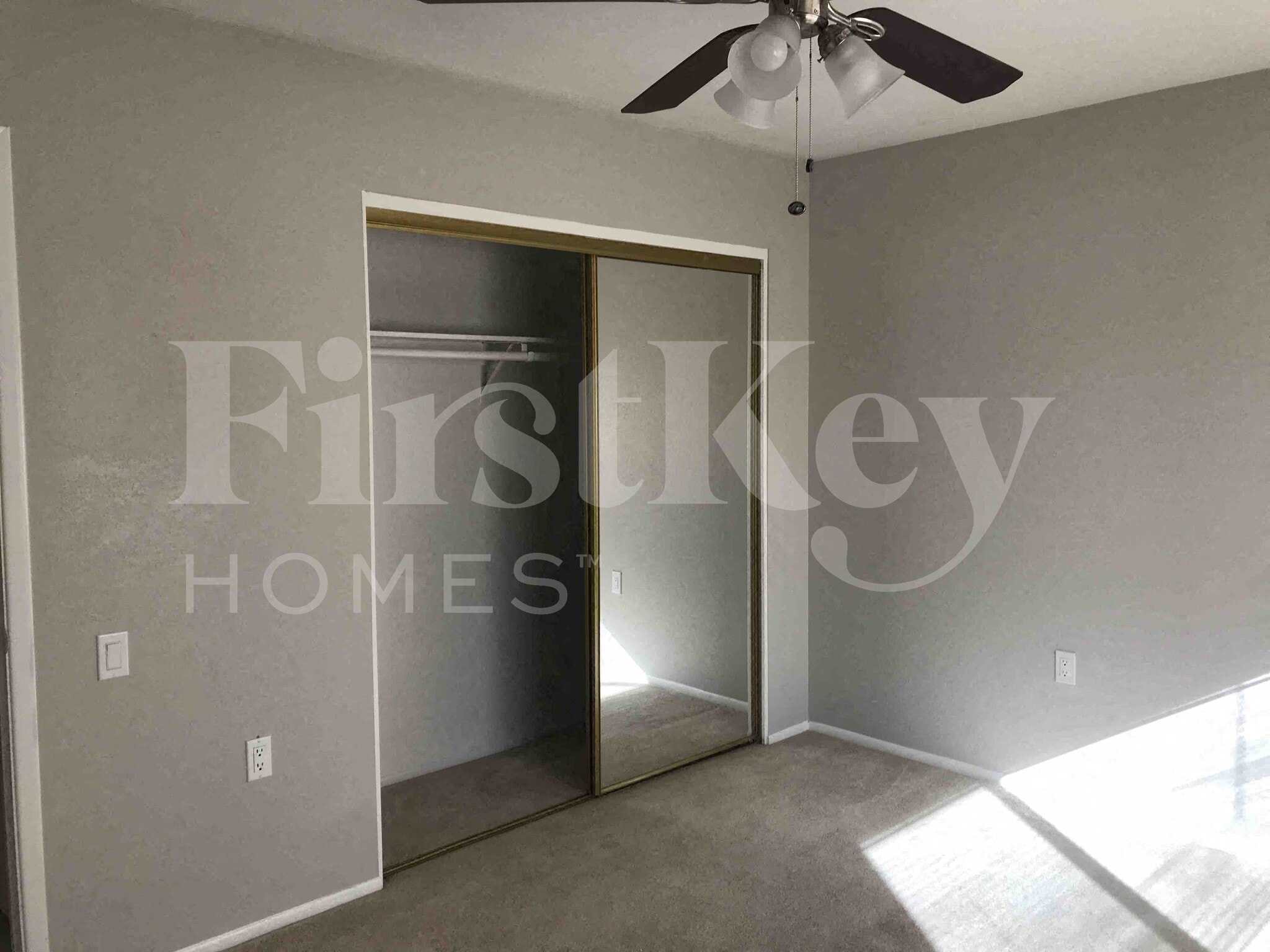 Building Photo - 4826 W Paradise Ln