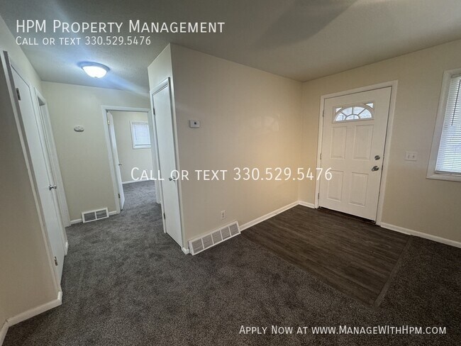 Building Photo - 1325 Vermont Pl NE