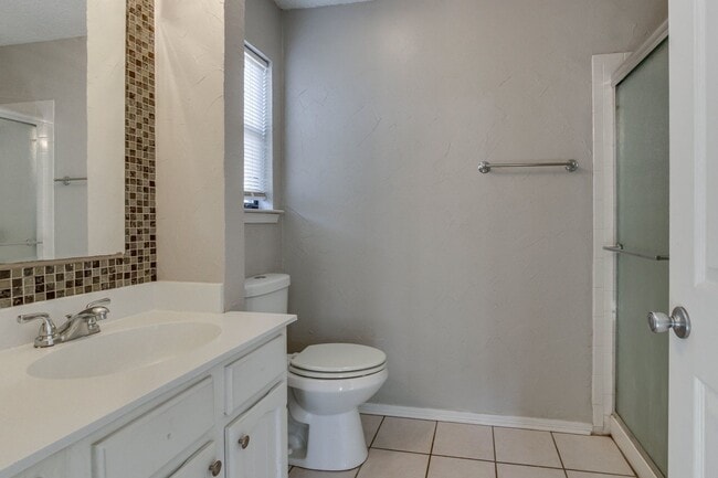 Building Photo - Spacious 3-bedroom home with bonus room, fenced yard, and 2-car garage in Country Hollow.