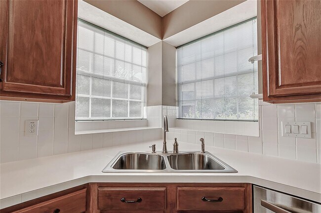 Building Photo - 2803 Norwood Hills Dr