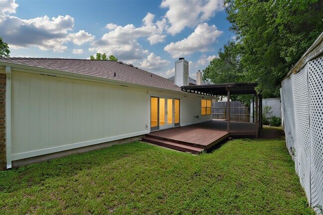 Building Photo - 3924 Newland Dr