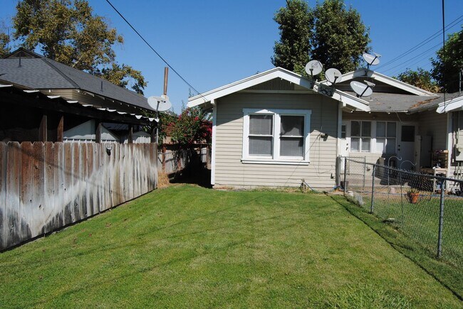 Building Photo - 2403 Sunset Ave