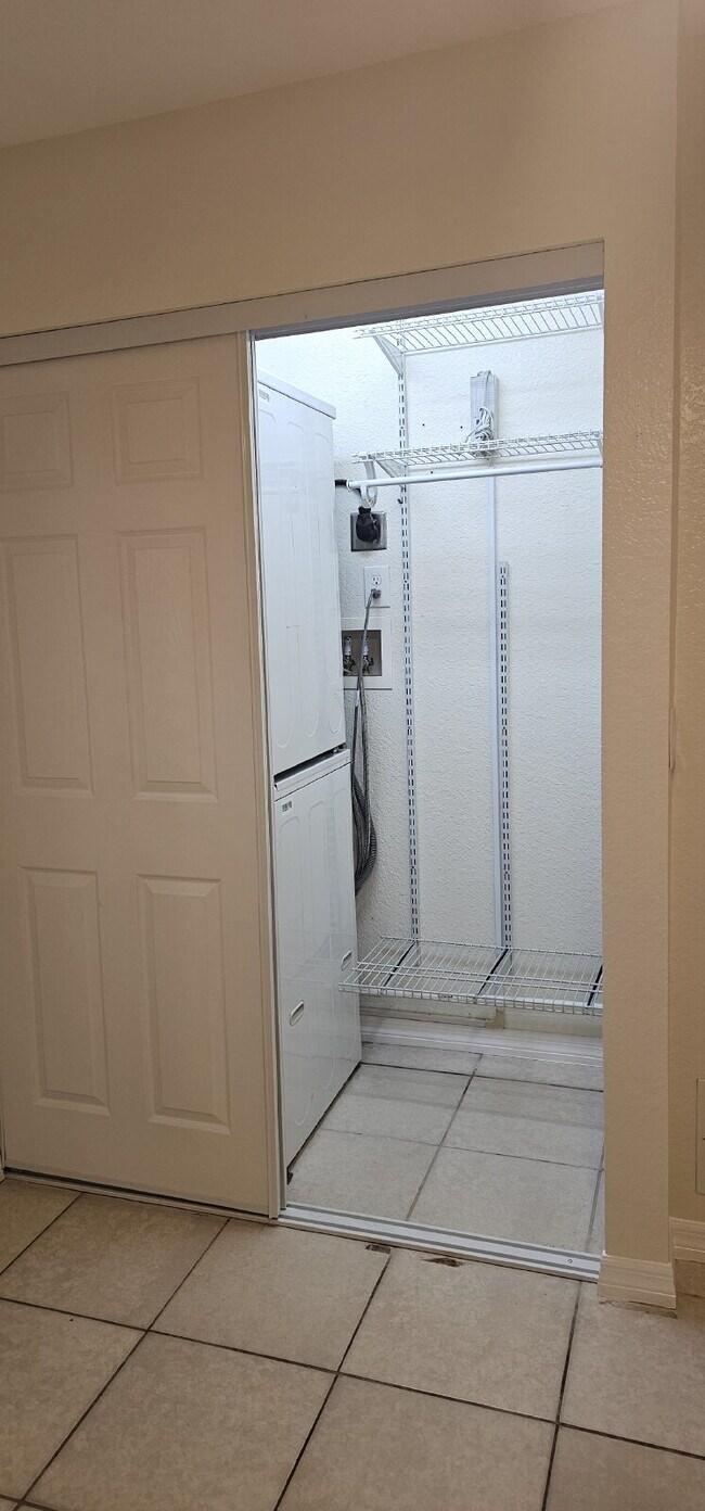 Building Photo - Indian Beach Park Duplex - walk to Ringlin...