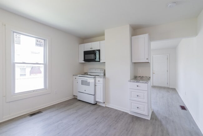 Building Photo - 4513 Willard St