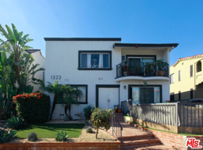 Building Photo - 1323 Ridgeley Dr