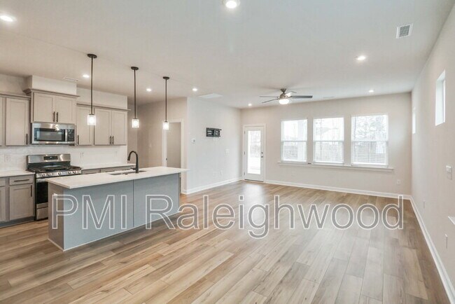 Building Photo - 521 Brittany Ct