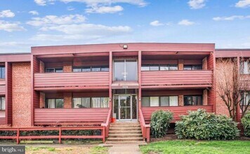 Building Photo - 1509 S George Mason Dr