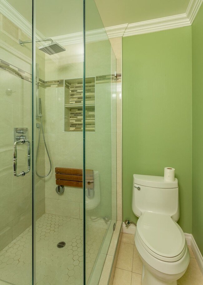 Building Photo - Stunning 2 Bed | 2 Bath Luxury Condo with ...