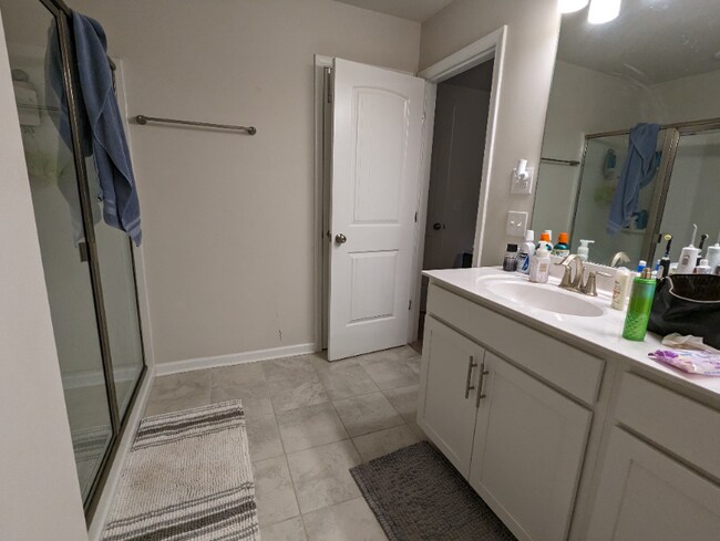 Building Photo - 561 Becks Pl