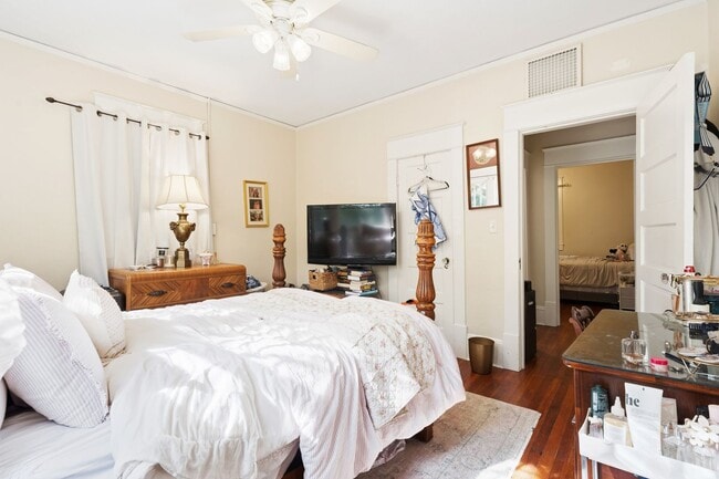 Building Photo - Prime UNC Location – 2BR Home Across from UNC Public Health