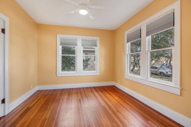 Building Photo - 4823 Fannin Dr