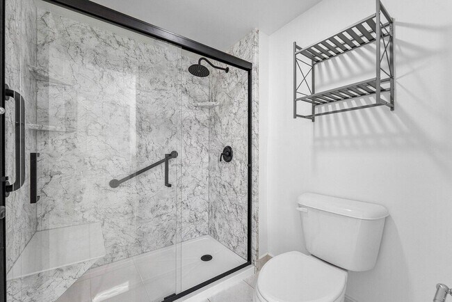 Building Photo - 8566 Casa Del Lago