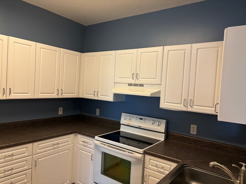Kitchen - 96 Mill St