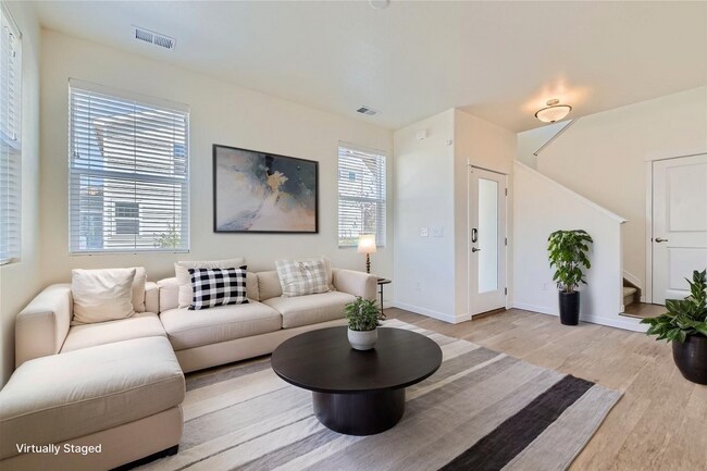 Building Photo - Modern 3BR Townhome | 2-Car Garage | Pool, Gym & Light Rail Access