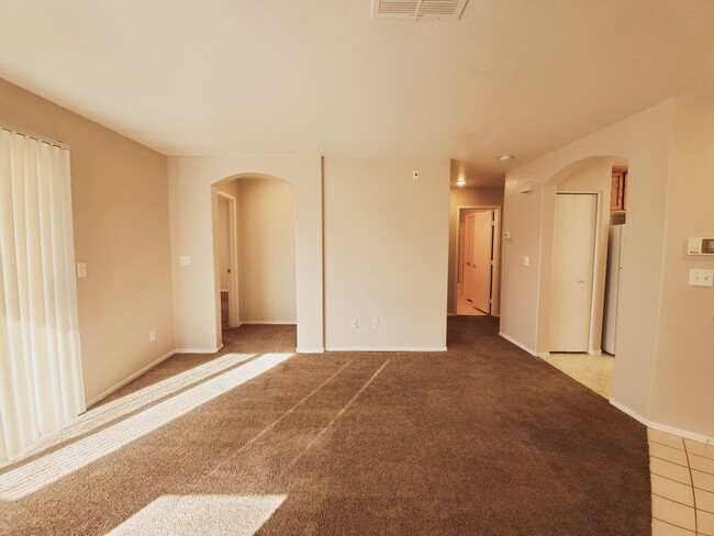 Building Photo - CUTE GATED 2BD/2BA CONDO IN LAS VEGAS!