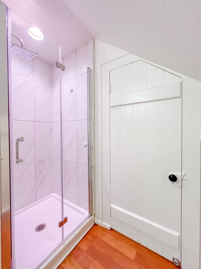 Building Photo - Los Alamitos 4 Bed 2 Bath House - 2 Car Gar - Wood Flooring - Huge Yard - Cute!!!