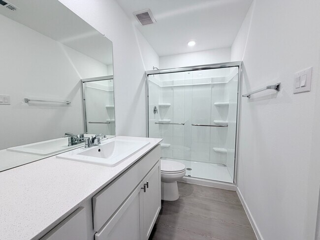 Building Photo - 945 Pertuso Ln