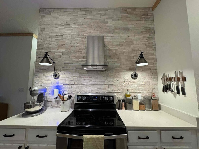 Building Photo - 7230 Oakridge Ave