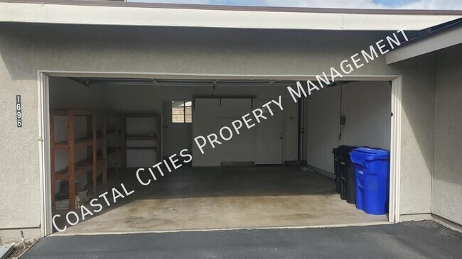 Building Photo - 1696 Carmel Cir E