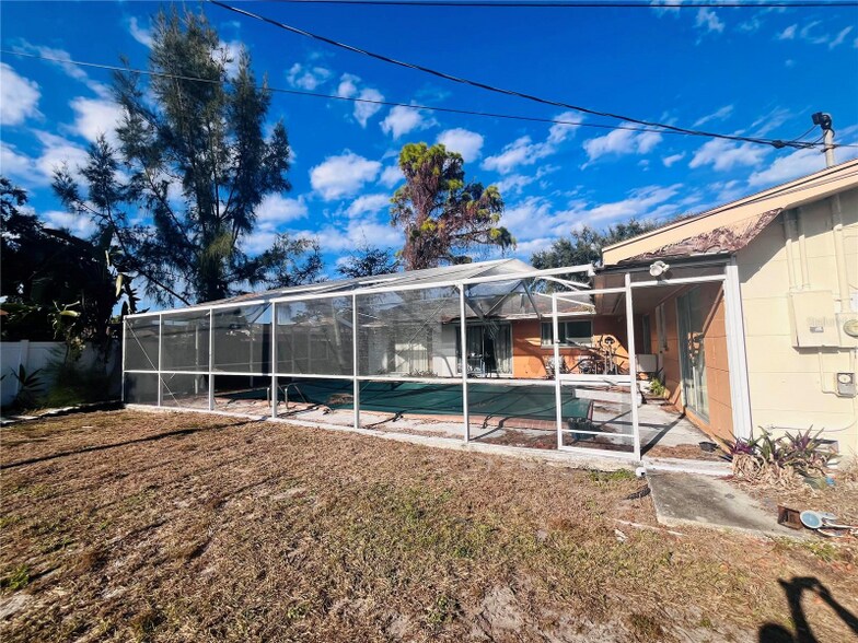 Building Photo - 3000 36th Ave S