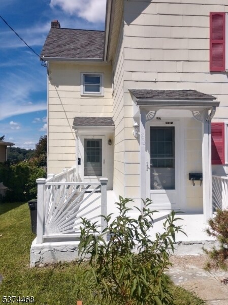 Building Photo - 83 Allen St