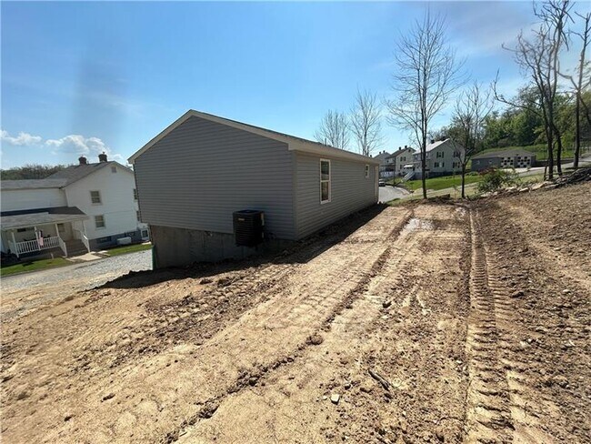 Building Photo - 102 Cedar Aly