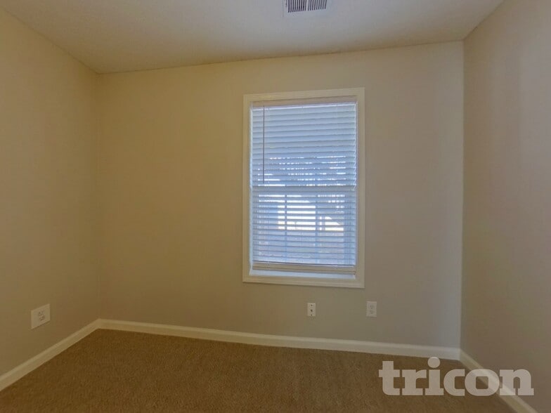 Building Photo - 299 Greystone Cir