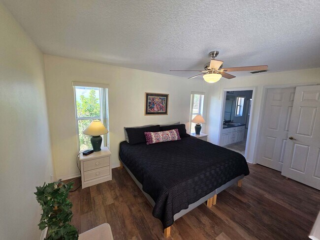 Building Photo - 1398 N Foxrun Terrace