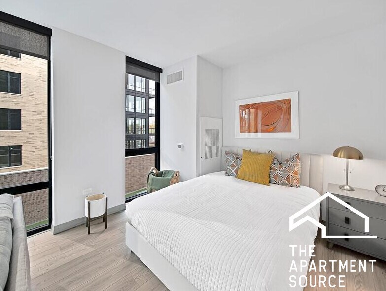 Building Photo - 2155 N Elston Ave