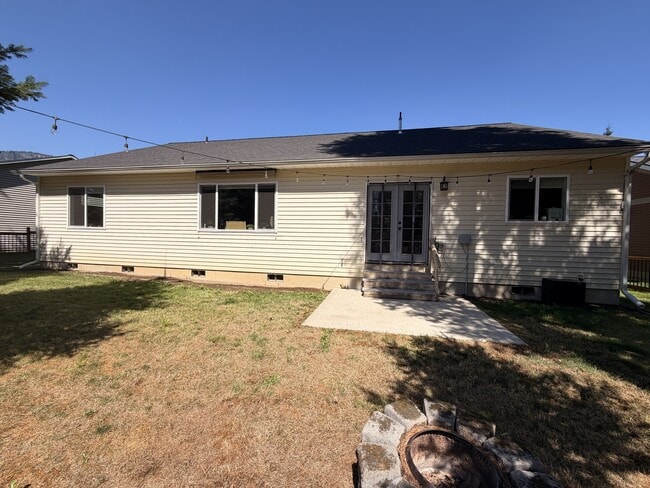 Building Photo - 323 Huppert Ln