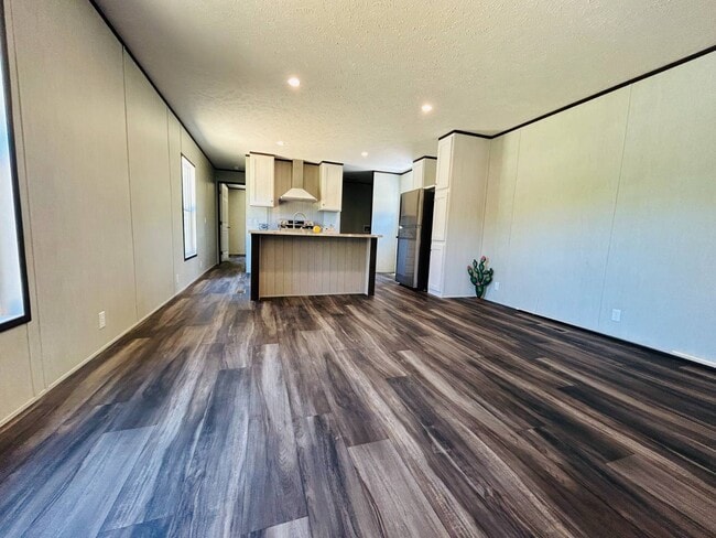 Building Photo - 575 Payne Creek